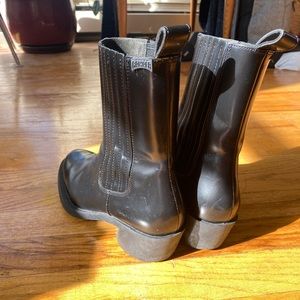 Sophisticated “Bonnie” chelsea boots with a Western edge. Like new.